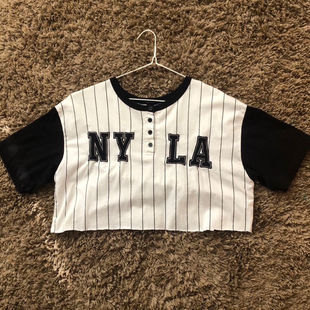 Cropped Forever 21 T-Shirt